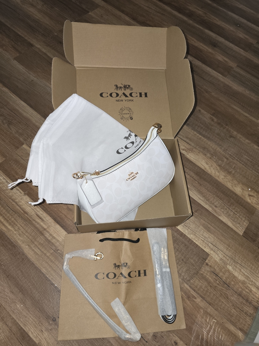NWOT Coach White Signature Canvas Crossbody with Gold Chain Strap - Picture 5 of 9